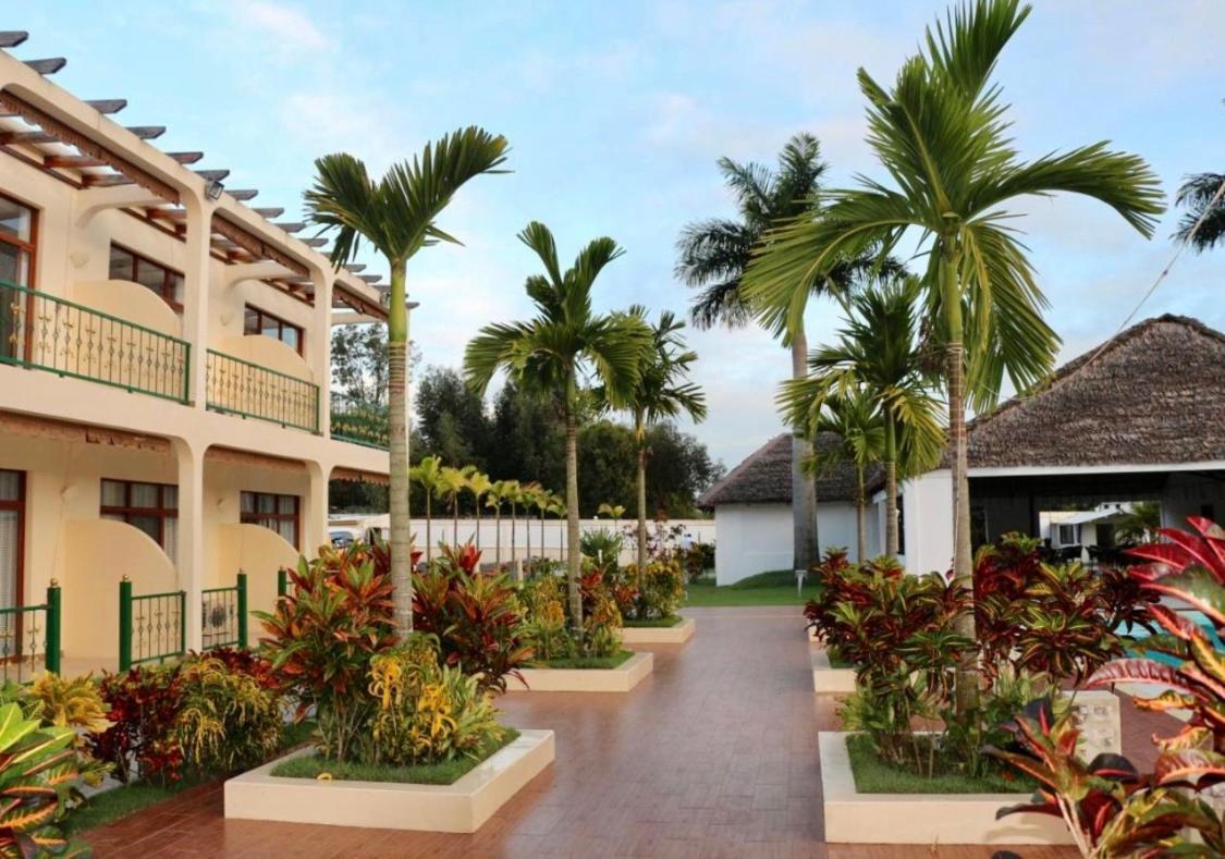 Victoria Beach Hotel Toamasina Exterior photo